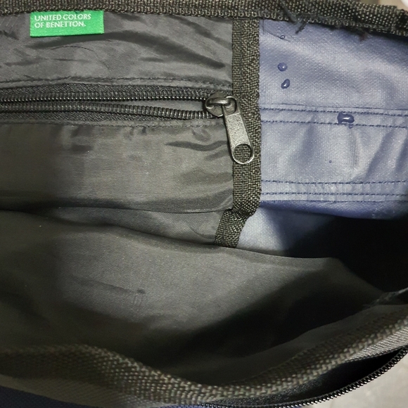 United Colors Of Benetton Messenger Bag (Unisex) Like New - Picture 16 of 16